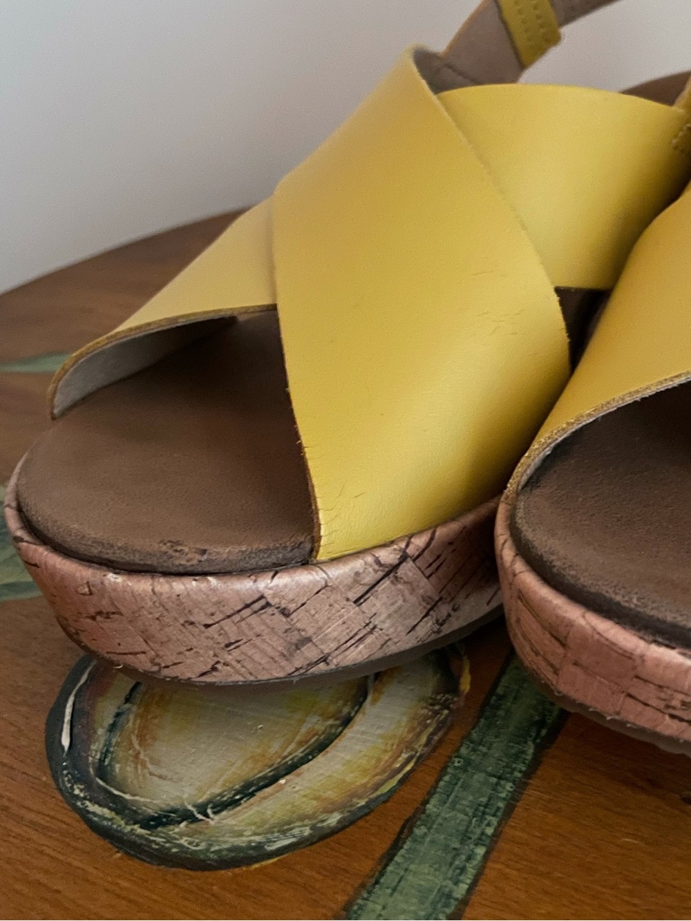 Clarks ‘Stasha Hale’ Yellow Leather Sandals Cross-Strap Cork Wedge Size 7.5 Wide - Picture 9 of 12